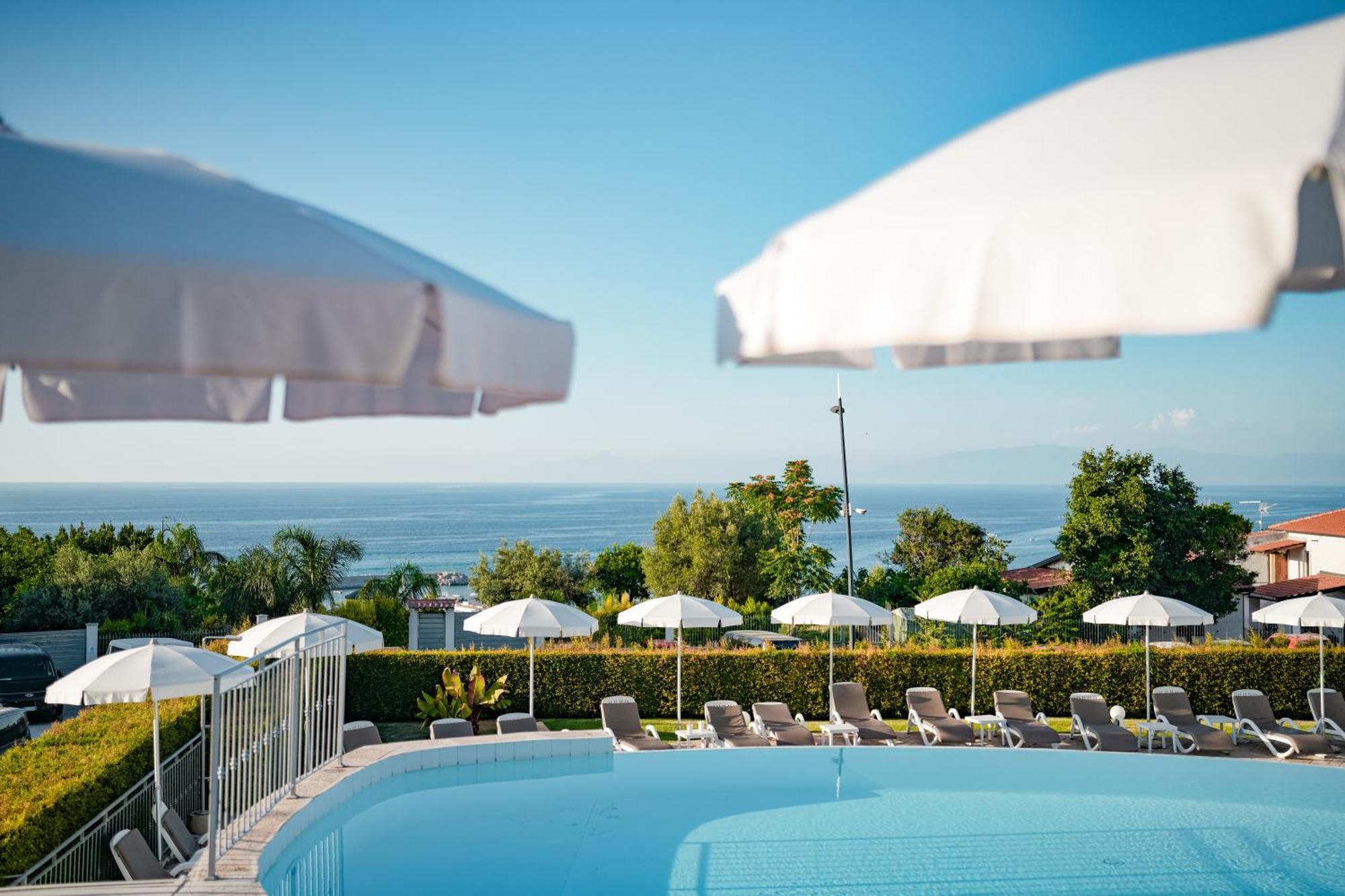 Sentido Michelizia Tropea Resort エクステリア 写真