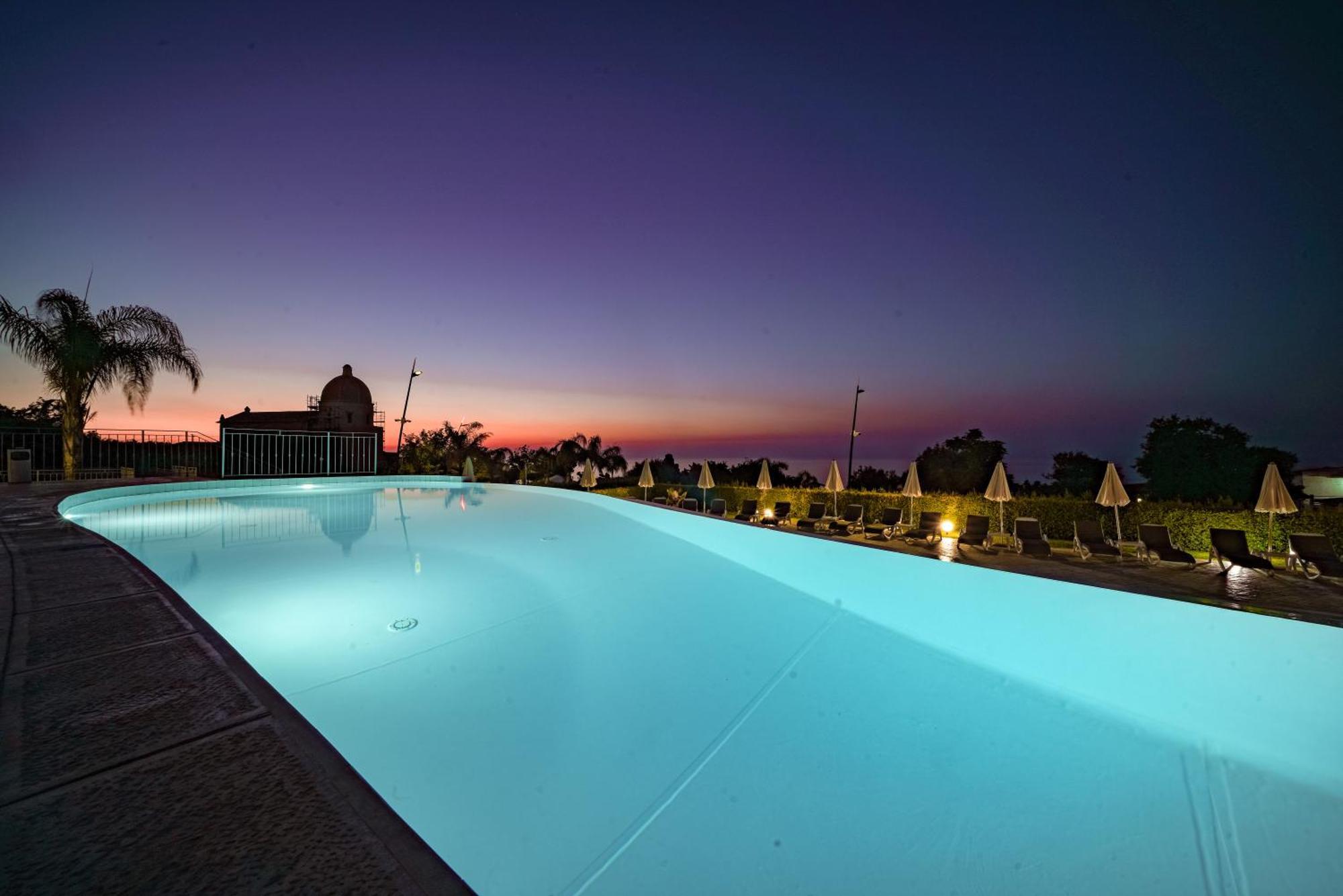 Sentido Michelizia Tropea Resort エクステリア 写真