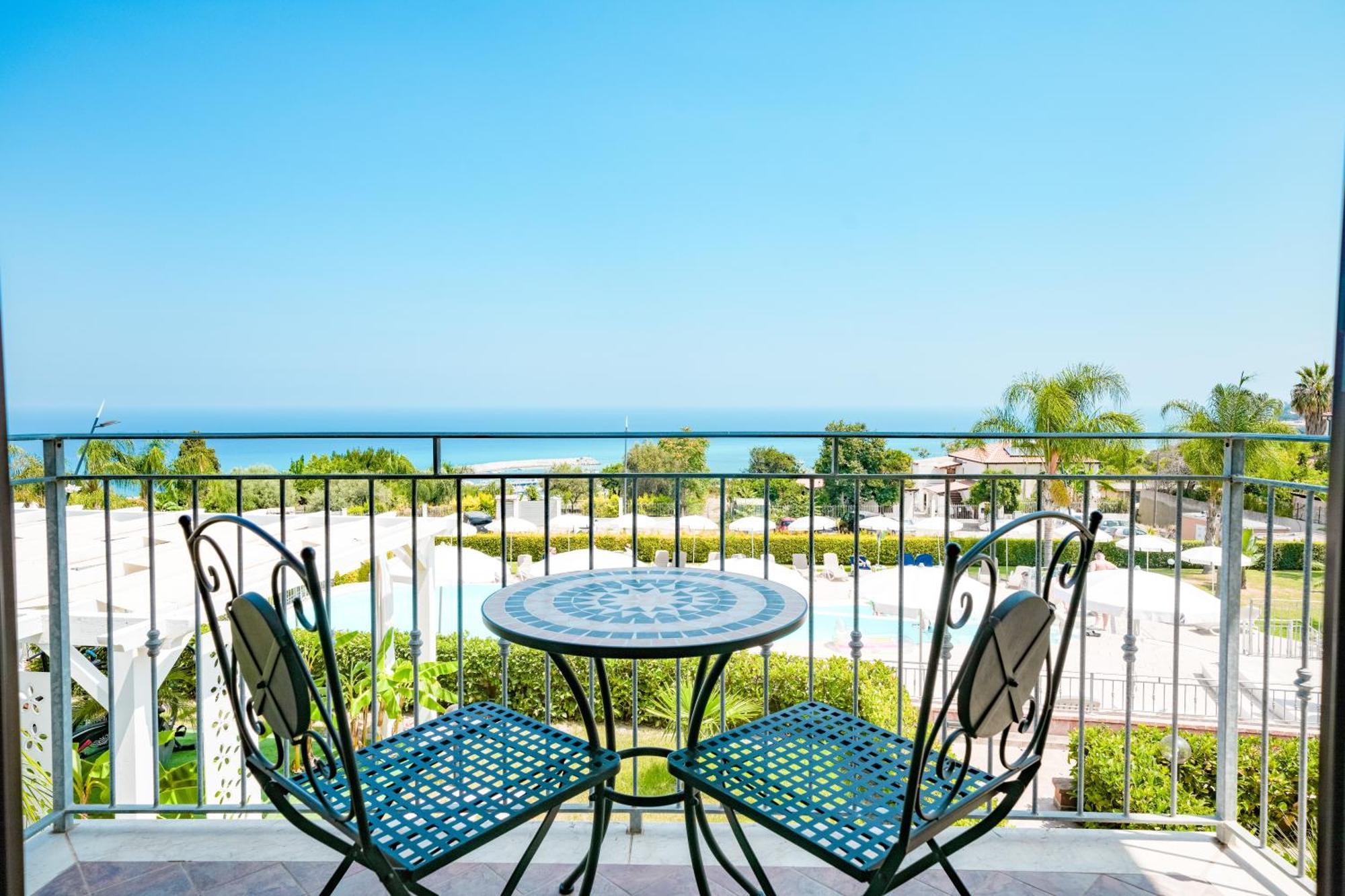 Sentido Michelizia Tropea Resort エクステリア 写真